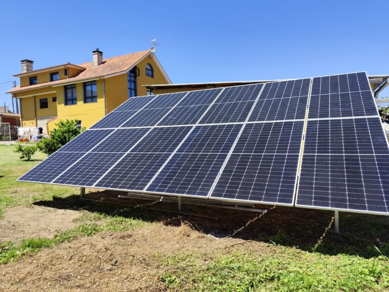 En el año 2023 cada auto consumidor de Fotovoltaica, consigue ahorrar, casi mil euros en la factura de la luz